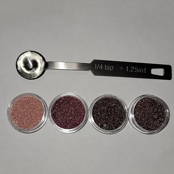 MAC COSMETICS PIGMENT SAMPLE SET - Picture 2 of 4